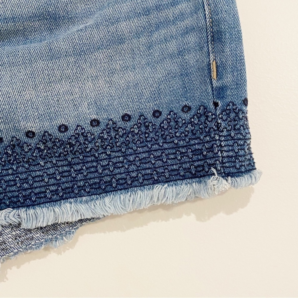 Loft | Frayed Denim Cut Off Shorts Embroidery Size 25/0 - Picture 4 of 7